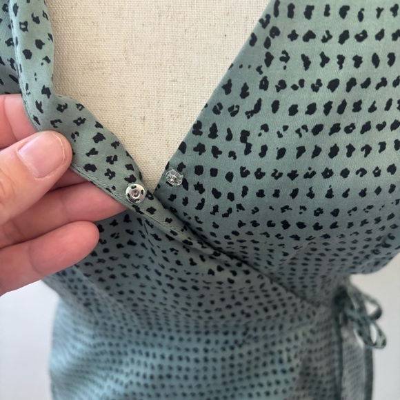& Other Stories green printed wrap blouse Size 4 - Picture 3 of 5